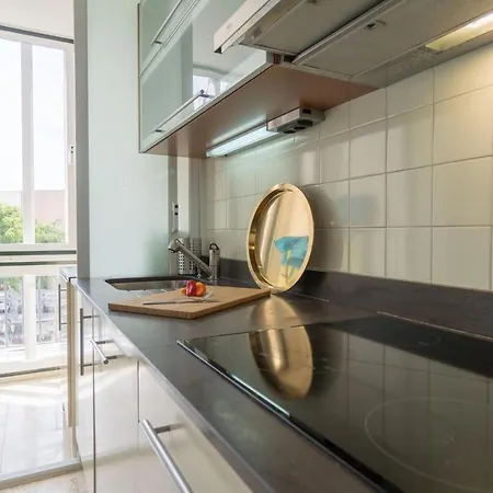 Places - Areeiro شقة